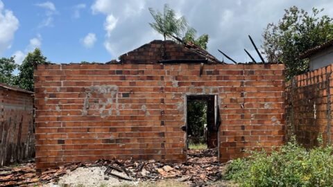Incêndio destrói residência na Rua Jerônimo Garcia em Santa Maria do Pará