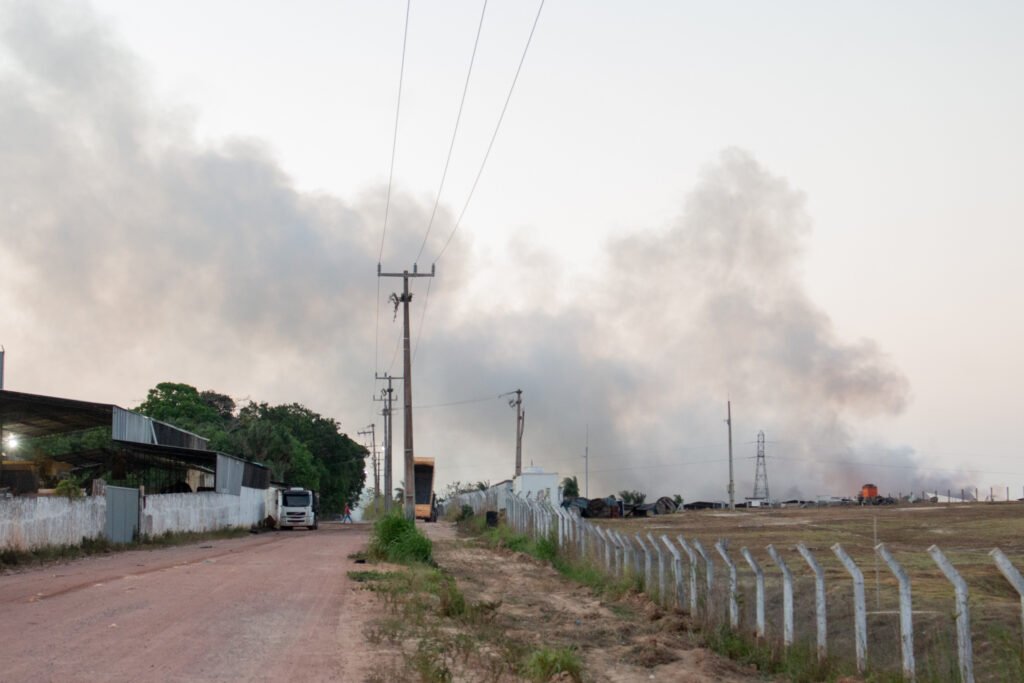 Incêndio de grandes proporções atinge lixão municipal em Santa Maria do Pará