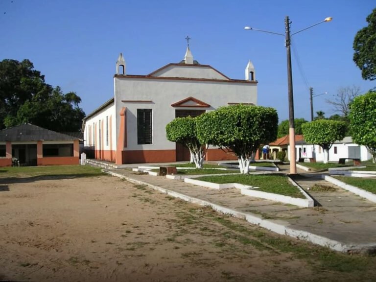 Registros históricos mostram a evolução da Igreja Matriz e da Praça Central de Taciateua através das décadas, foto 5