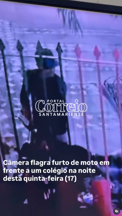 Câmera flagra furto de moto em frente a colégio
