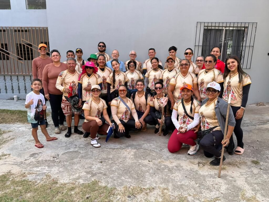 Romeiros de Santa Maria do Pará iniciam caminhada de fé rumo ao Círio de Nazaré