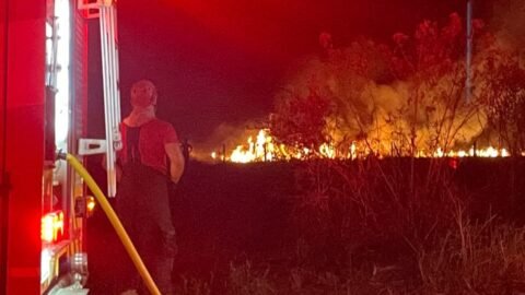 Incêndio em terreno particular mobiliza bombeiros em Santa Maria do Pará
