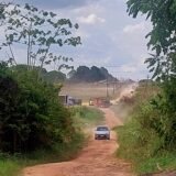 Carreta atravessa na BR-316 e causa congestionamento em Santa Maria do Pará